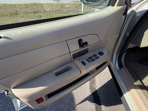 Used 2004 Ford Crown Victoria Police Interceptor image 10