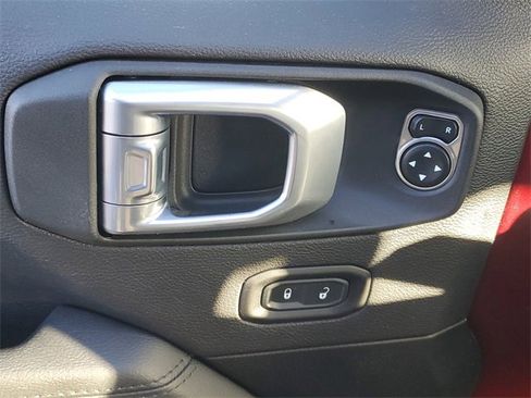 Certified 2021 Jeep Wrangler Unlimited Sahara image 17