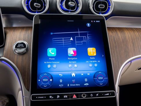 Used 2025 Mercedes-Benz GLC 350e 4MATIC image 23