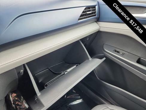 Used 2024 Volkswagen Taos SE image 40