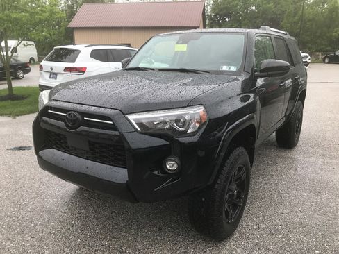 Used 2021 Toyota 4Runner SR5 AWD/4WD image 4
