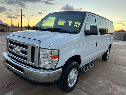 Used 2014 Ford E-350 and Econoline 350 XL w/ Power Windows & Locks Group image 2