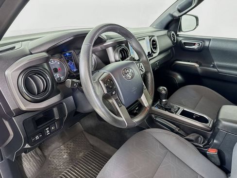Certified 2018 Toyota Tacoma TRD Off-Road w/ Technology Package AWD/4WD image 10