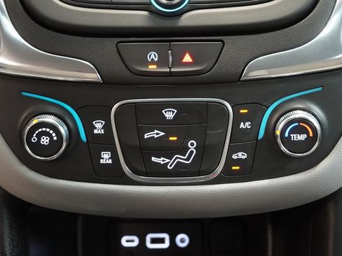 Used 2024 Chevrolet Equinox LS FWD image 20