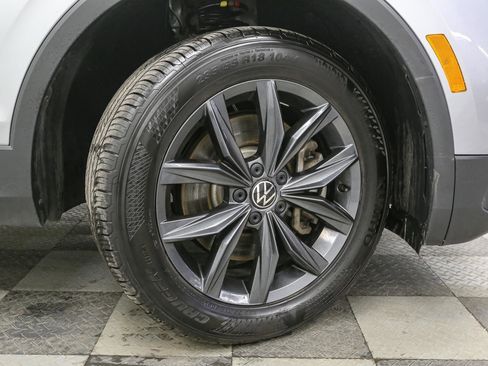 Certified 2023 Volkswagen Tiguan SE image 17