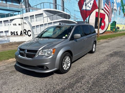 Used 2020 Dodge Grand Caravan SXT FWD image 2