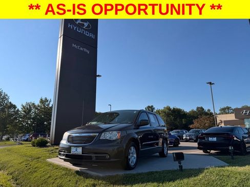 Used 2012 Chrysler Town & Country Touring w/ Entertainment Group #1 FWD image 1
