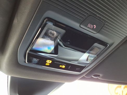 Used 2025 Volkswagen Atlas Cross Sport SE image 19