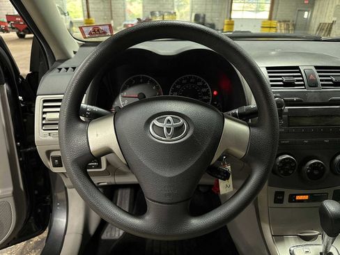 Used 2011 Toyota Corolla LE image 18