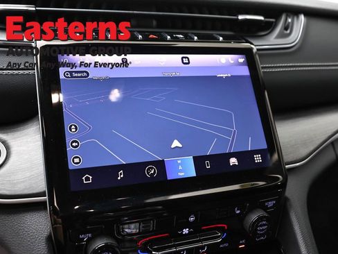 Used 2023 Jeep Grand Cherokee Limited w/ Black Appearance Package AWD/4WD image 19