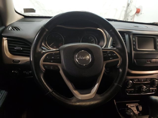 Used 2014 Jeep Cherokee Latitude w/ Comfort/Convenience Group AWD/4WD image 16