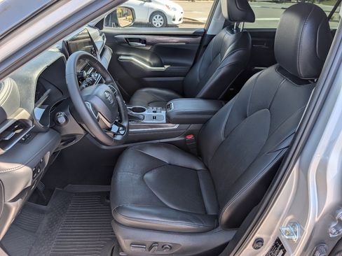Used 2023 Toyota Highlander Limited w/ Protection Package #3 (TMS) image 2