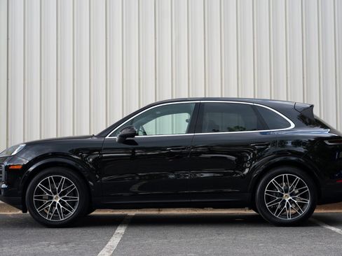 Used 2024 Porsche Cayenne AWD/4WD image 9