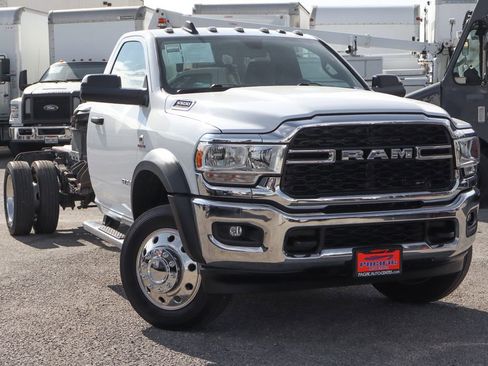 Used 2022 RAM 5500 Tradesman RWD image 2