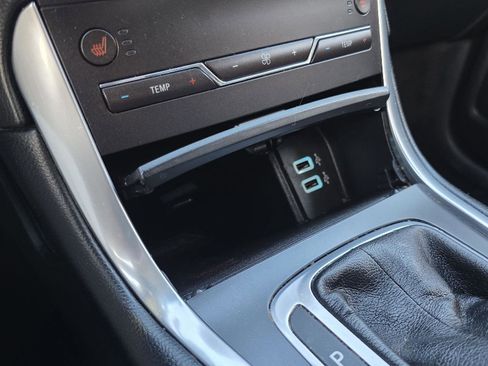 Used 2018 Ford Edge Titanium w/ Technology Package image 17