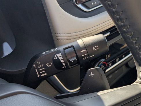 Used 2025 Nissan Rogue SV FWD image 26