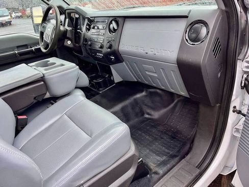 Used 2014 Ford F550 2WD Regular Cab Super Duty image 18