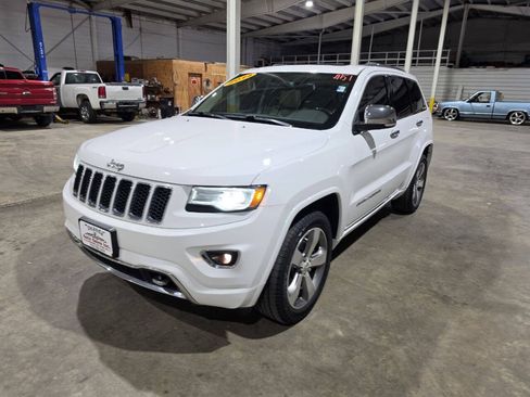 Used 2014 Jeep Grand Cherokee Overland AWD/4WD image 3
