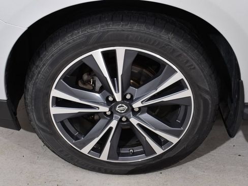 Used 2019 Nissan Pathfinder Platinum AWD/4WD image 26