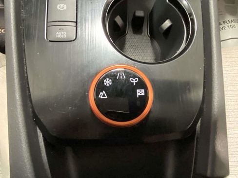 Used 2022 Nissan Rogue SV image 17