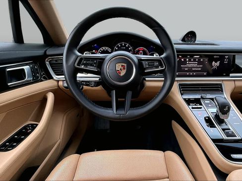 Used 2023 Porsche Panamera RWD image 6