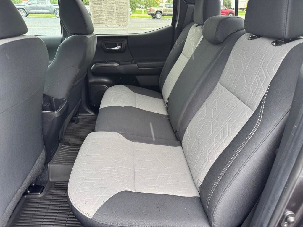 Certified 2022 Toyota Tacoma TRD Sport AWD/4WD image 7