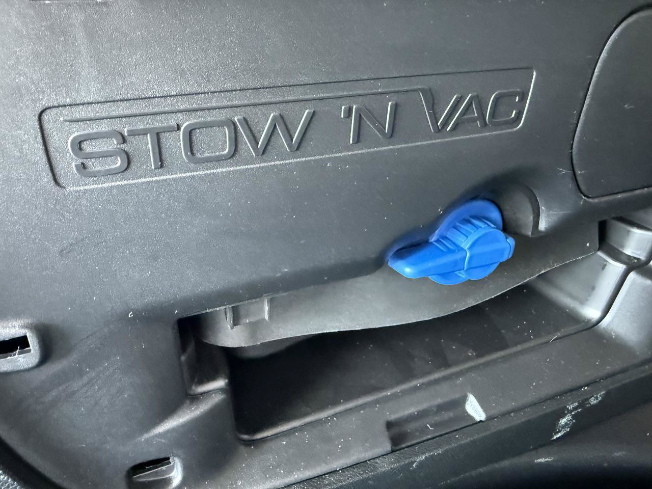 Used 2024 Chrysler Pacifica Pinnacle FWD image 51