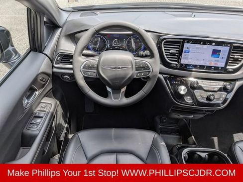 Certified 2026 Chrysler Pacifica Select FWD image 15