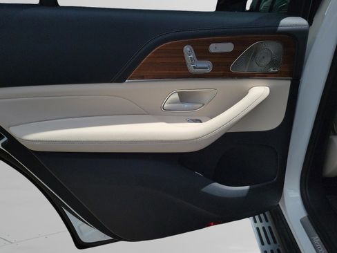 New 2026 Mercedes-Benz GLS 580 4MATIC image 11