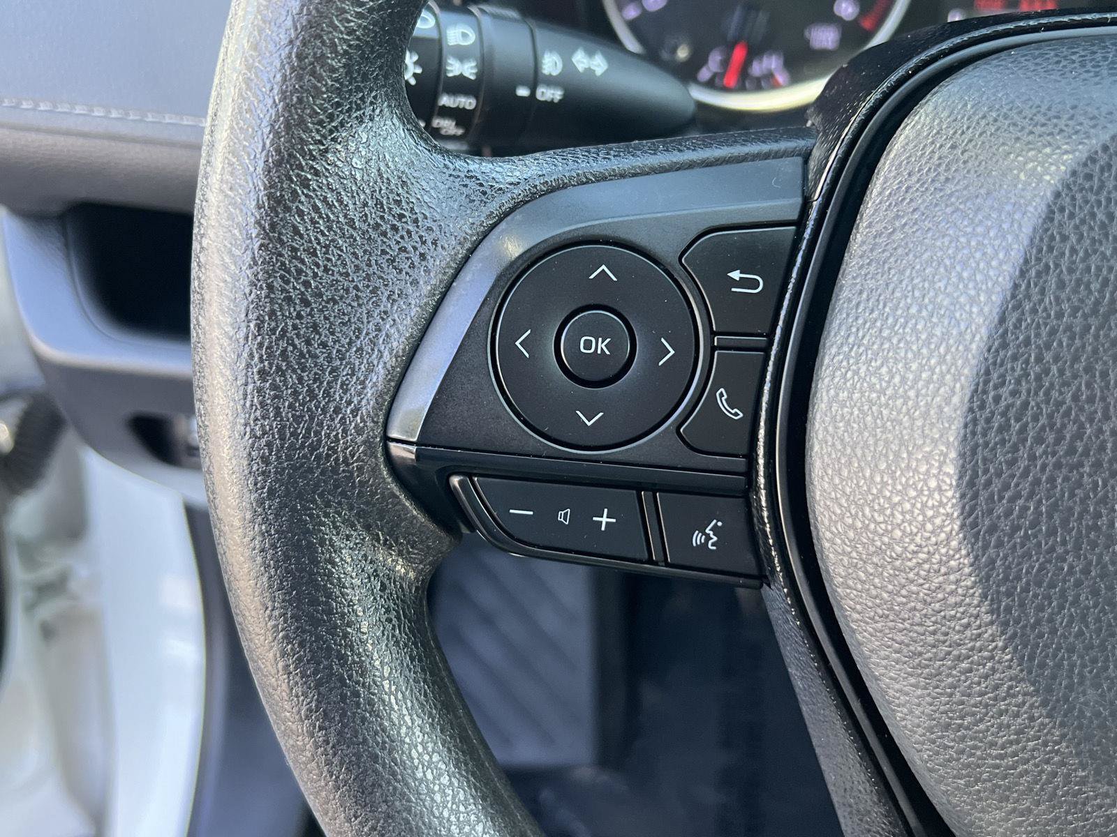 Used 2020 Toyota RAV4 XLE AWD/4WD image 28