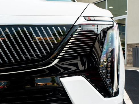 Used 2025 Cadillac Escalade IQ Luxury 2 w/ LPO, Premium Carpet Package AWD/4WD image 4