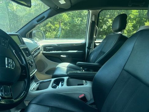 Used 2019 Dodge Grand Caravan SXT FWD image 8