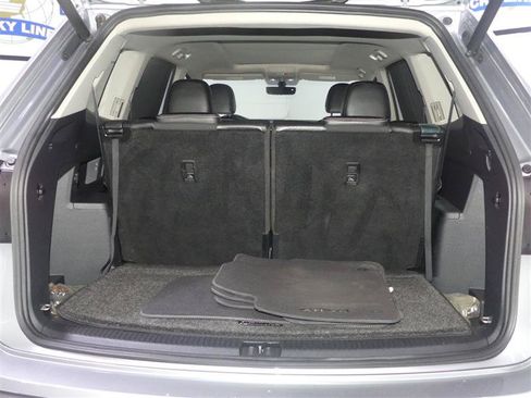 Used 2022 Volkswagen Atlas SE w/ Panoramic Sunroof Package FWD image 9