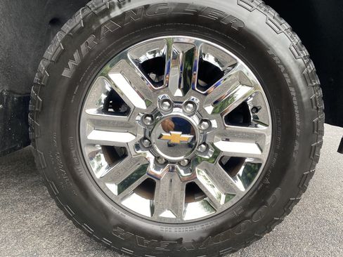 Used 2024 Chevrolet Silverado 2500 High Country w/ High Country Premium Package AWD/4WD image 14