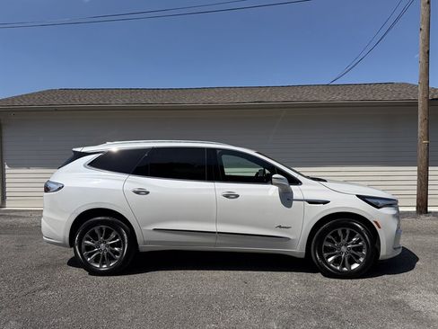 Used 2022 Buick Enclave Avenir w/ Avenir Technology Package AWD/4WD image 1