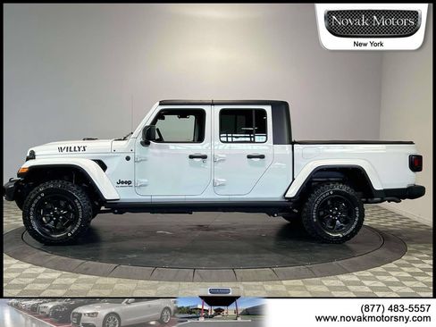 Used 2022 Jeep Gladiator Sport AWD/4WD image 5