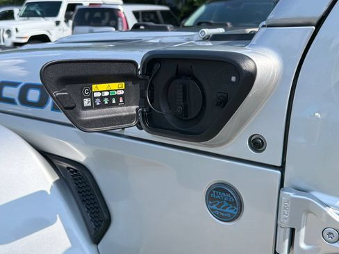Used 2022 Jeep Wrangler Unlimited Rubicon 4xe w/ Steel Bumper Group AWD/4WD image 18