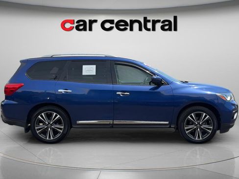 Used 2017 Nissan Pathfinder Platinum w/ Family Entertainment Package AWD/4WD image 6