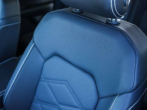 New 2026 Volkswagen Atlas SE image 36