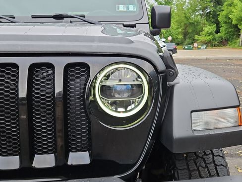 Used 2022 Jeep Wrangler Sport AWD/4WD image 9