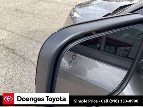 Used 2013 Ford Explorer XLT image 28