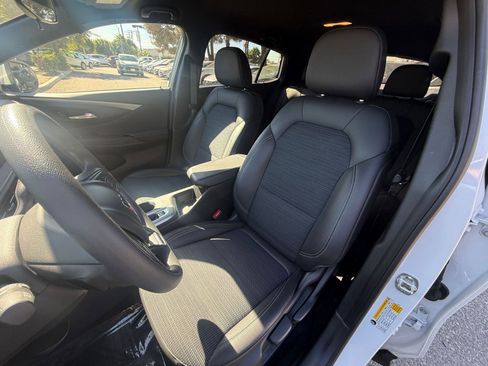 Used 2025 Buick Envista Preferred image 32