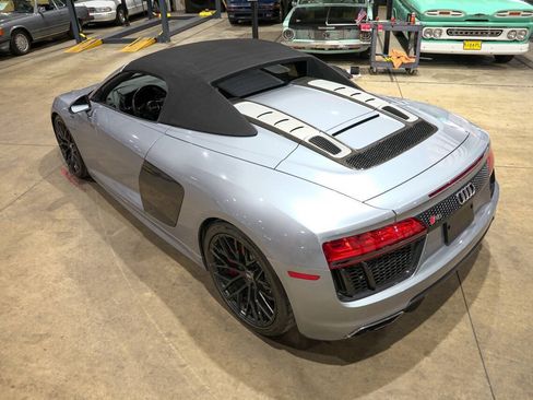 Used 2018 Audi R8 V10 w/ Carbon Exterior Package AWD/4WD image 30