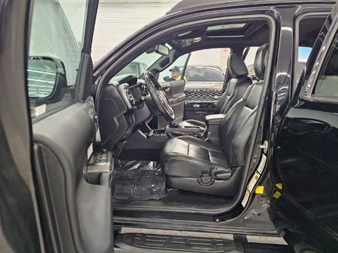 Used 2019 Toyota Tacoma TRD Off-Road image 7
