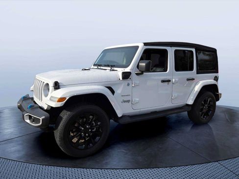 Used 2023 Jeep Wrangler Unlimited Sahara w/ Cold Weather Group AWD/4WD image 3