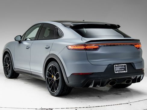 Certified 2022 Porsche Cayenne Turbo GT image 3