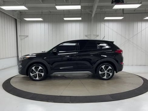 Used 2017 Hyundai Tucson Sport w/ Cargo Package FWD image 5