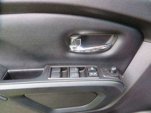 Used 2018 Nissan Titan SV w/ SV Convenience Package RWD image 23