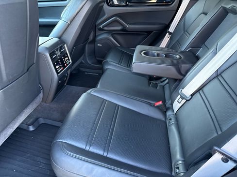 Used 2020 Porsche Cayenne image 39