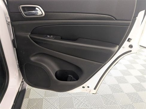 Used 2018 Jeep Grand Cherokee Altitude image 33